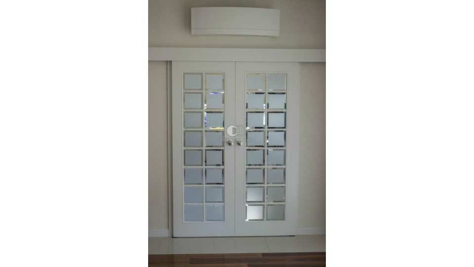 Drzwi Classic z przeszkleniami w systemie kasetowym