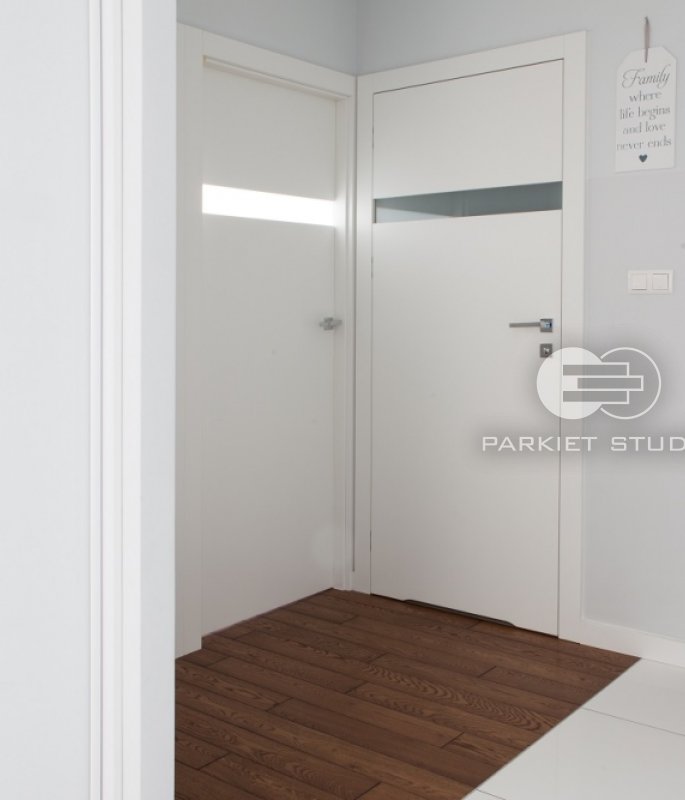 DRZWI HORYZONT H3 Z PODCIĘCIEM ŁAZIENKOWYM - OŚCIEŻNICA STANDARD 80MM - KOLOR BIAŁY RAL 9003 - SZYBA MLECZNA BEZPIECZNA - ZAWIASY CHOWANE