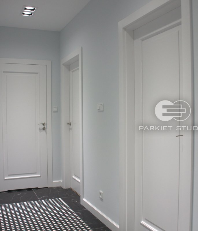 DRZWI KLASIK 01 ŁAZIENKOWE - OŚCIEŻNICA REGULOWANA - OPASKI 80MM - KOLOR BIAŁY RAL 9003 SATYNA - ZAWIASY UKRYTE