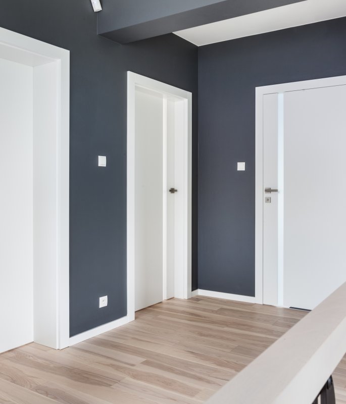 DRZWI LAGRUS VERTICAL V4 BIAŁE RAL 9003