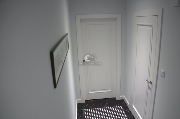 DRZWI KLASIK 01 - OŚCIEŻNICA REGULOWANA - OPASKI 80MM - KOLOR BIAŁY RAL 9003 SATYNA - ZAWIASY UKRYTE