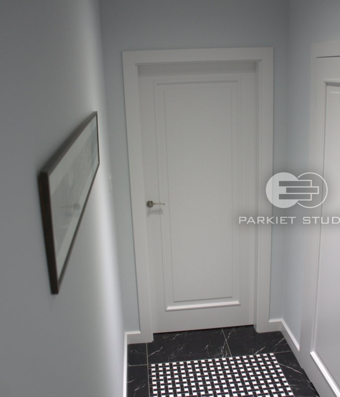 DRZWI KLASIK 01 - OŚCIEŻNICA REGULOWANA - OPASKI 80MM - KOLOR BIAŁY RAL 9003 SATYNA - ZAWIASY UKRYTE