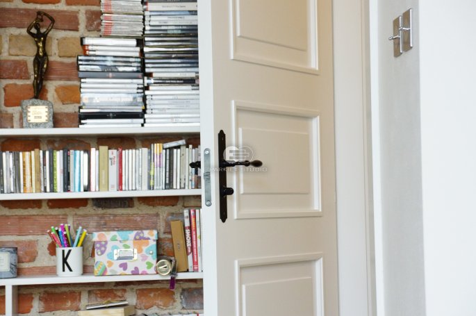 DRZWI KLASIK 03 Z KLAMKĄ MAZOVIA ŁAZIENKOWE - LAKIER SATYNA BIAŁY RAL 9003