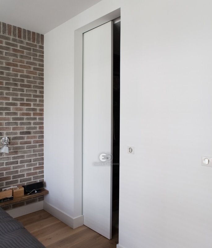 DRZWI ECLISSE PŁASKIE SUWANE W KASECIE SYNTESIS BEZOŚCIEŻNICOWEJ - KOLOR BIAŁY RAL 9003