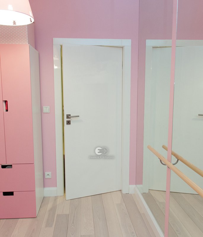 DRZWI TAFLA T1 - OŚCIEŻNICA TOWER OBNIŻONY  - OPASKI 80MM - KOLOR BIAŁY RAL 9003 POŁYSK - ZAWIASY CHOWANE - SYSTEM DRZWI ODWRÓCONYCH