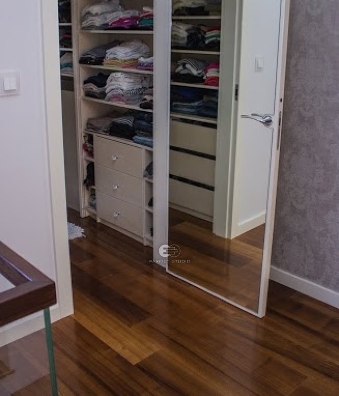 DRZWI TAFLA T1 Z NAKLEJONYM LUSTREM - OŚCIEŻNICA STANDARD 80MM - KOLOR BIAŁY RAL 9010 POŁYSK - ZAWIASY CHOWANE