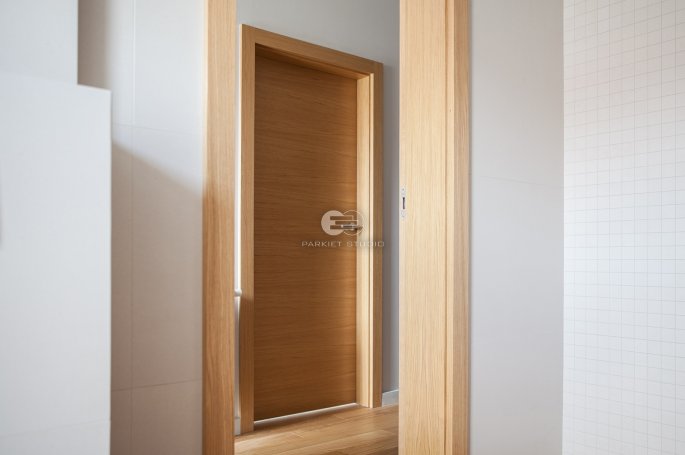 DRZWI TAFLA T2 USŁOJENIE POZIOME - OŚCIEŻNICA STANDARD 90 ST-  OPASKI 80MM - FORNIR DĄB NATURALNY - ZAWIASY CHOWANE